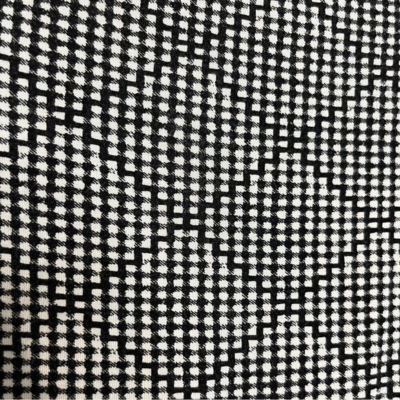 Forever 21 Plunging V Neck Short Sleeve Patterned Top Black and White Small - Picture 5 of 5